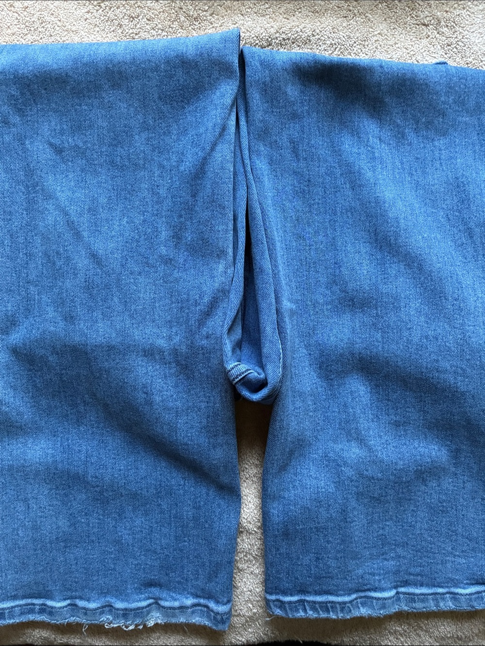 Vervet 31 Women's Distressed Blue Jeans - Picture 9 of 9